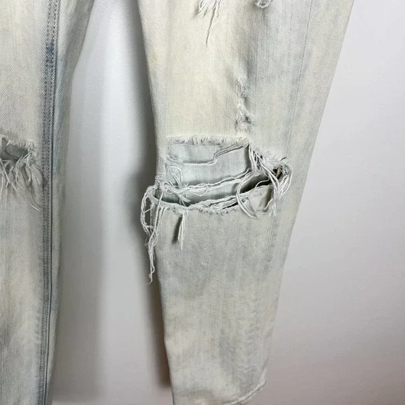 American Eagle Tomgirl Light Wash Distressed Ripped Straight Leg Jeans Size 4 - Picture 5 of 13